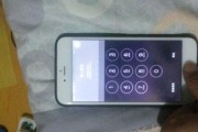 iPhone手机屏幕突然变暗的原因及解决方法（解决iPhone手机屏幕突然变暗的实用技巧）