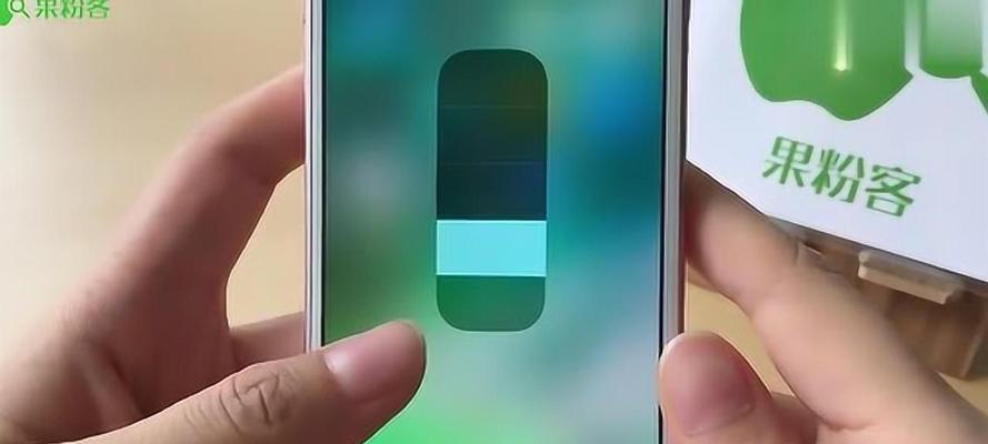 苹果iPhone手电筒按键灰了处理技巧（解决iPhone手电筒按键灰了的简易方法）