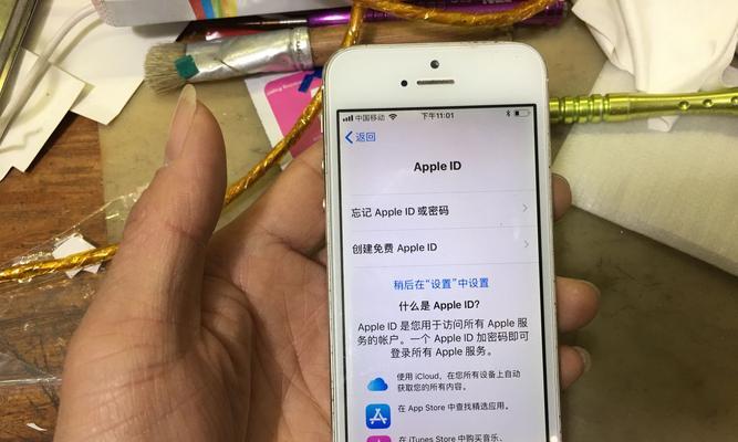 iPhone传输照片至新手机的方法（利用技巧快速、便捷地将照片从iPhone传输至新手机）