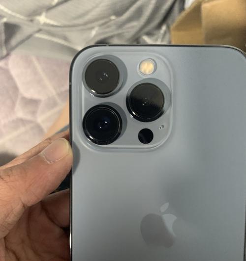 选择适合苹果iPhone12的充电器品牌（为您推荐选择的充电器品牌及其特点）