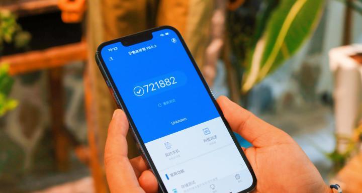 iPhone13深度体验（探索iPhone13的最新功能，全面了解其性能和创新之处）