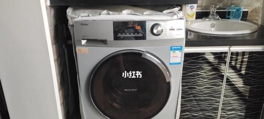 如何清洗洗衣机滚筒内部（简单易行的方法帮助你保持洗衣机的清洁与卫生）