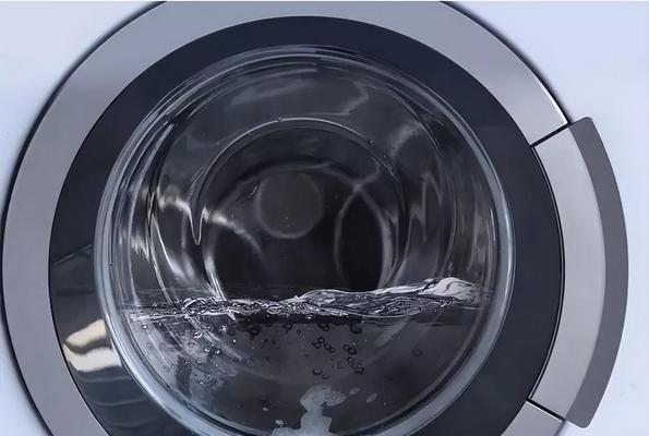 以碳纤维洗衣机清洗，你的衣物会更亮丽（碳纤维洗衣机的五大特点及清洁衣物的小技巧）