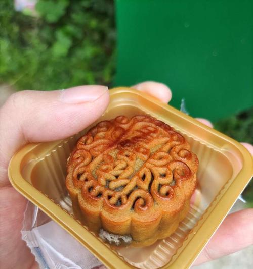 中秋节的月饼传说（探寻月饼背后的文化秘密）