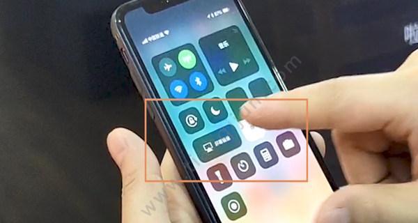 如何使用苹果手机投屏电视机（简单实用的投屏方法）